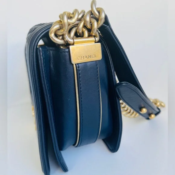 Chanel Navy and Gold woven boy bag with COA and full inclusion - Picture 7 of 15